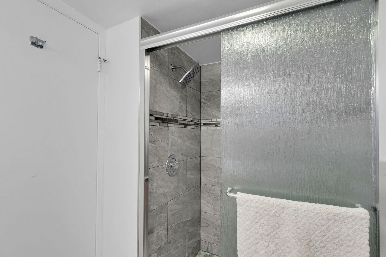 21 Sombrero Boulevard, Unit 407, Marathon, FL 33050 Photo