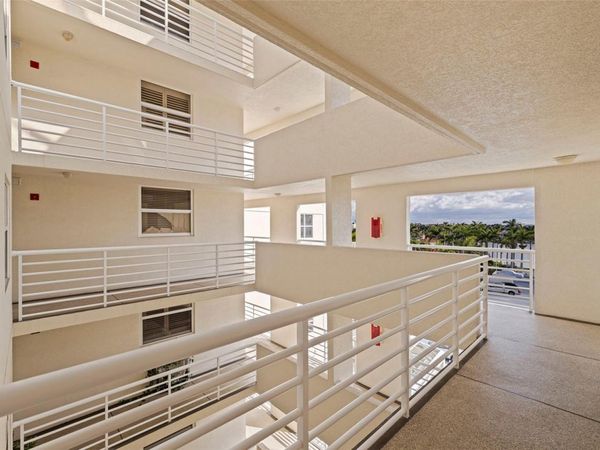 6105 BAHIA DEL MAR CIRCLE, Unit 683, ST PETERSBURG, FL 33715