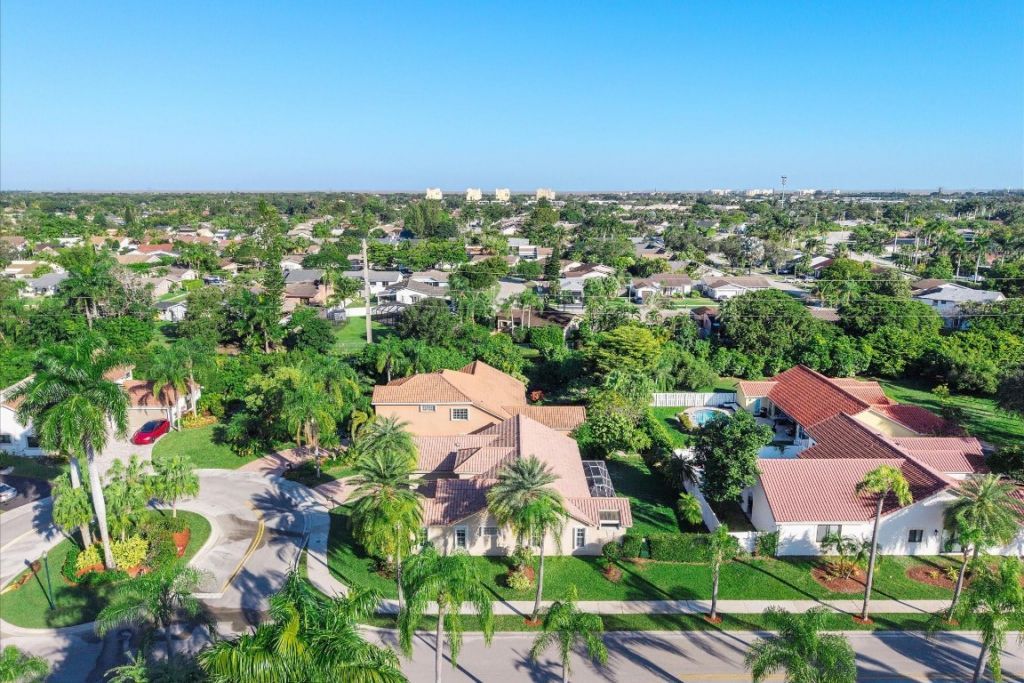 1043 Laguna Springs Drive, Weston, FL 33326 Photo