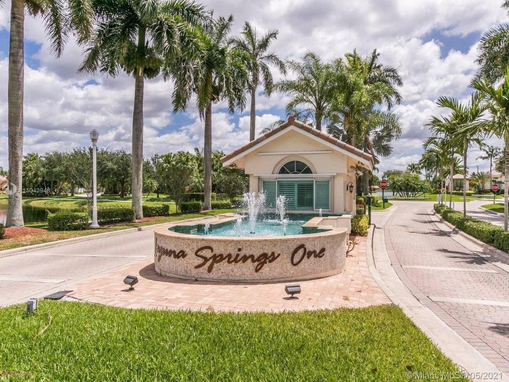 1043 Laguna Springs Drive, Weston, FL 33326 Photo