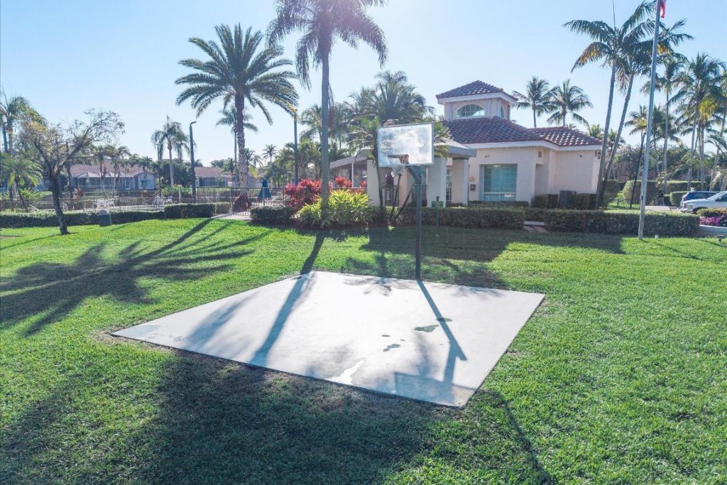 1043 Laguna Springs Drive, Weston, FL 33326 Photo