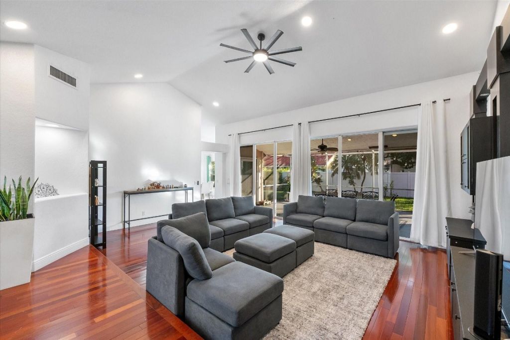 1043 Laguna Springs Drive, Weston, FL 33326 Photo