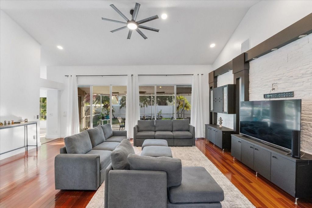 1043 Laguna Springs Drive, Weston, FL 33326 Photo