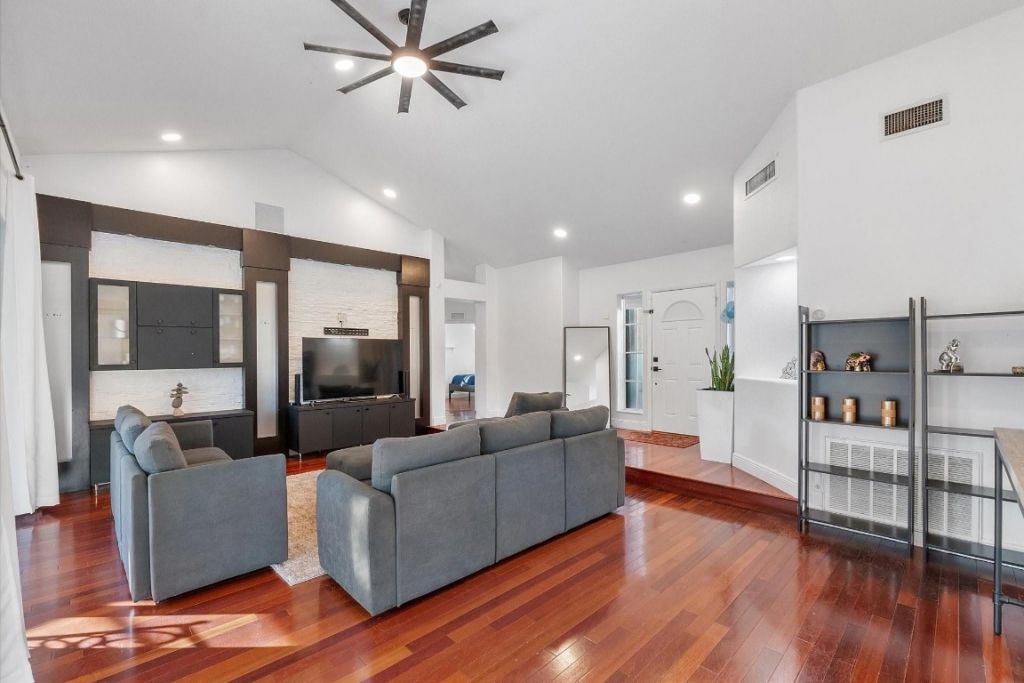 1043 Laguna Springs Drive, Weston, FL 33326 Photo