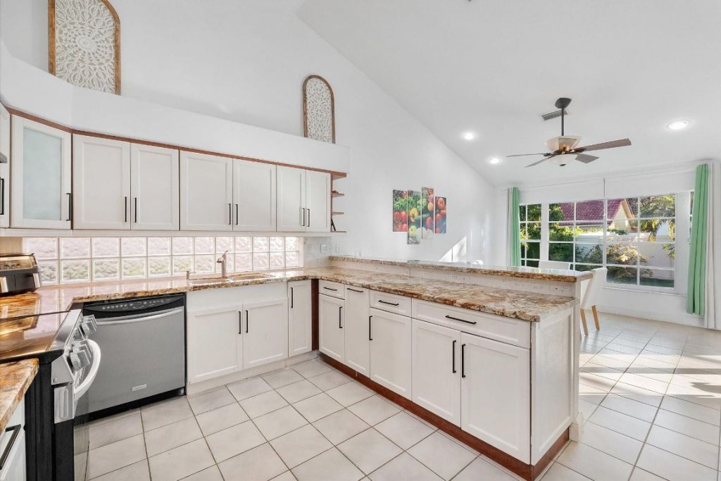 1043 Laguna Springs Drive, Weston, FL 33326 Photo