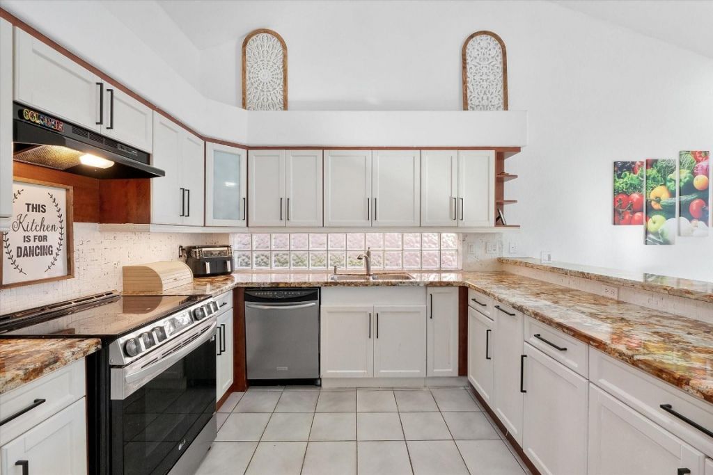 1043 Laguna Springs Drive, Weston, FL 33326 Photo