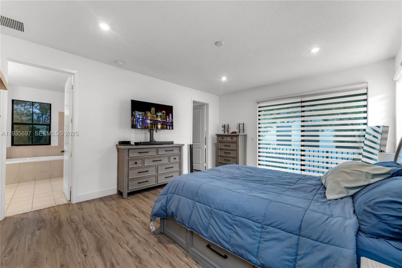 9881 W 34th Ave , Hialeah, FL 33018 Photo