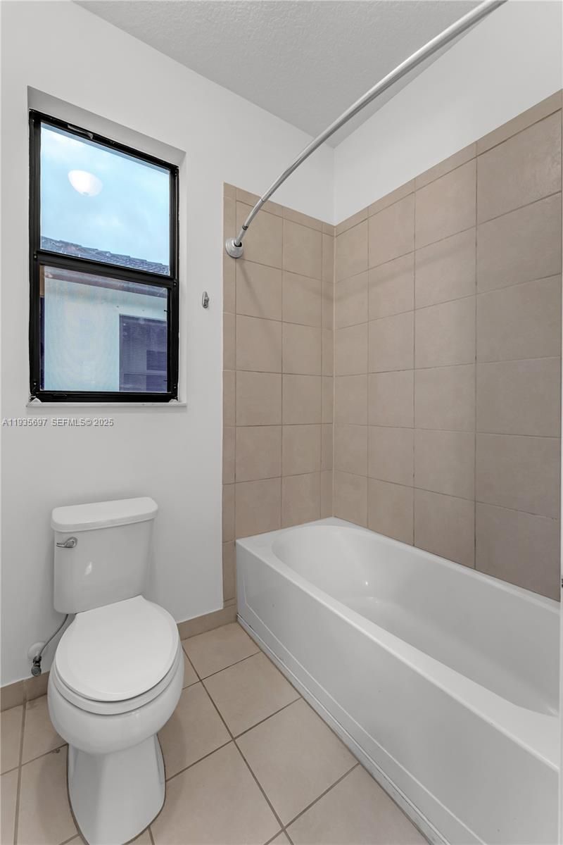 9881 W 34th Ave , Hialeah, FL 33018 Photo