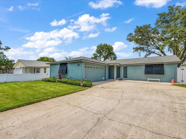 11987 106TH AVENUE, SEMINOLE, FL 33778