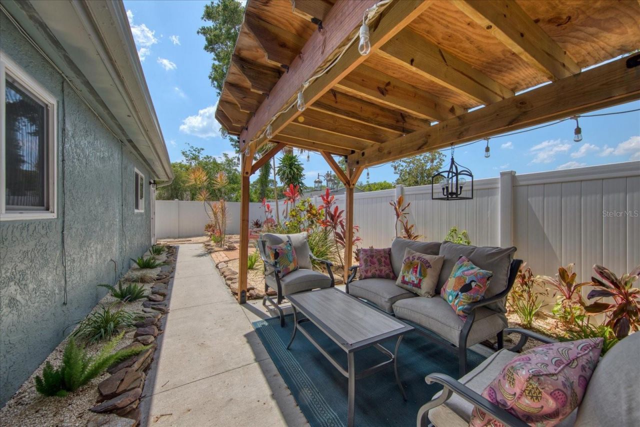 11987 106th Avenue, Seminole, FL 33778 Photo