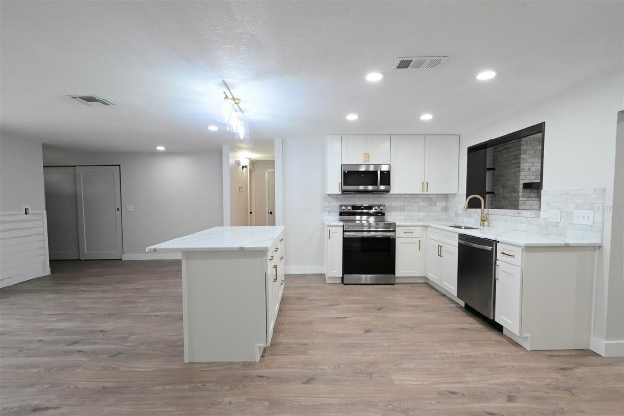 11987 106th Avenue, Seminole, FL 33778 Photo