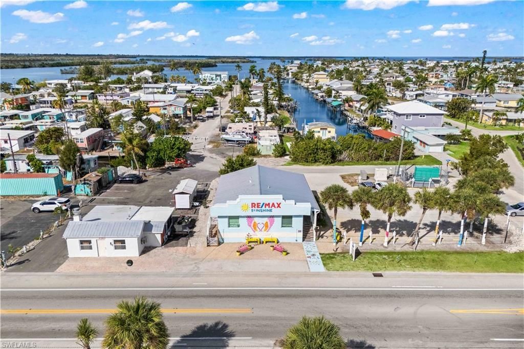 4574 Pine Island Rd Nw, Matlacha, FL 33993 Photo