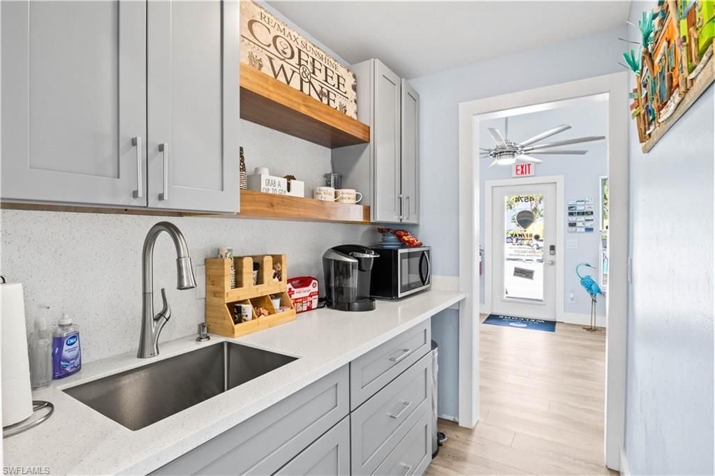 4574 Pine Island Rd Nw, Matlacha, FL 33993 Photo