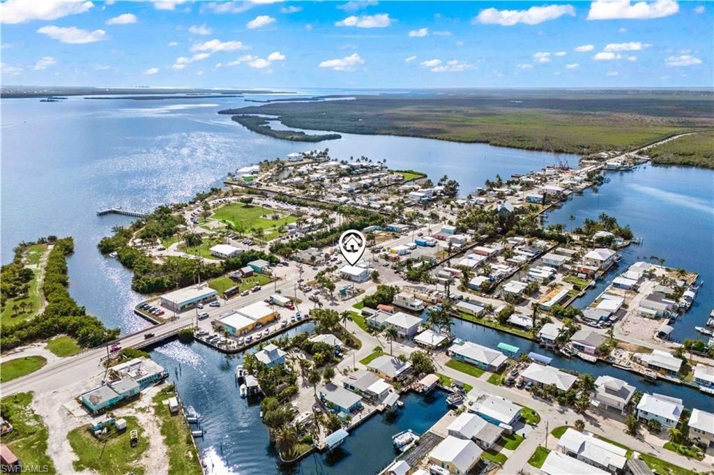 4574 Pine Island Rd Nw, Matlacha, FL 33993 Photo