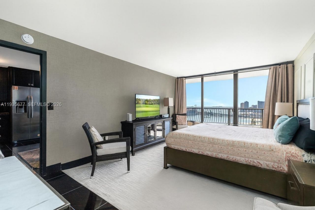 555 NE 15th St, Unit 30H, Miami, FL 33132 Photo