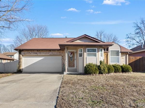 712 Oak Hollow Court, O'Fallon, IL 62269