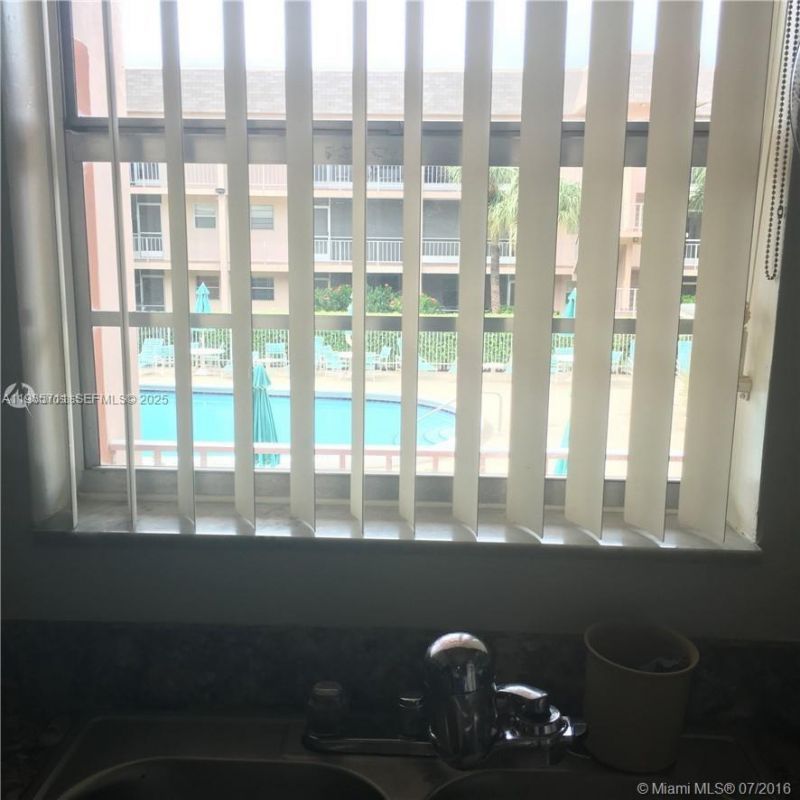 541 Blue Heron Dr, Unit 215, Hallandale Beach, FL 33009 Photo