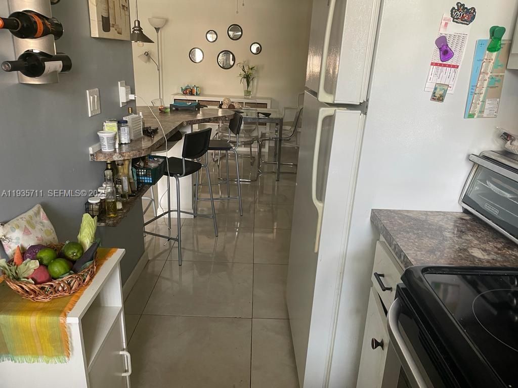 541 Blue Heron Dr, Unit 215, Hallandale Beach, FL 33009 Photo