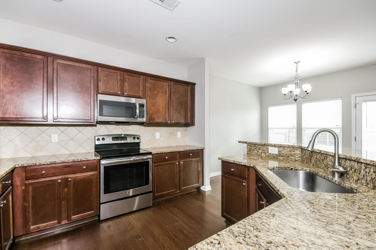 213 Longford Drive Photo 7