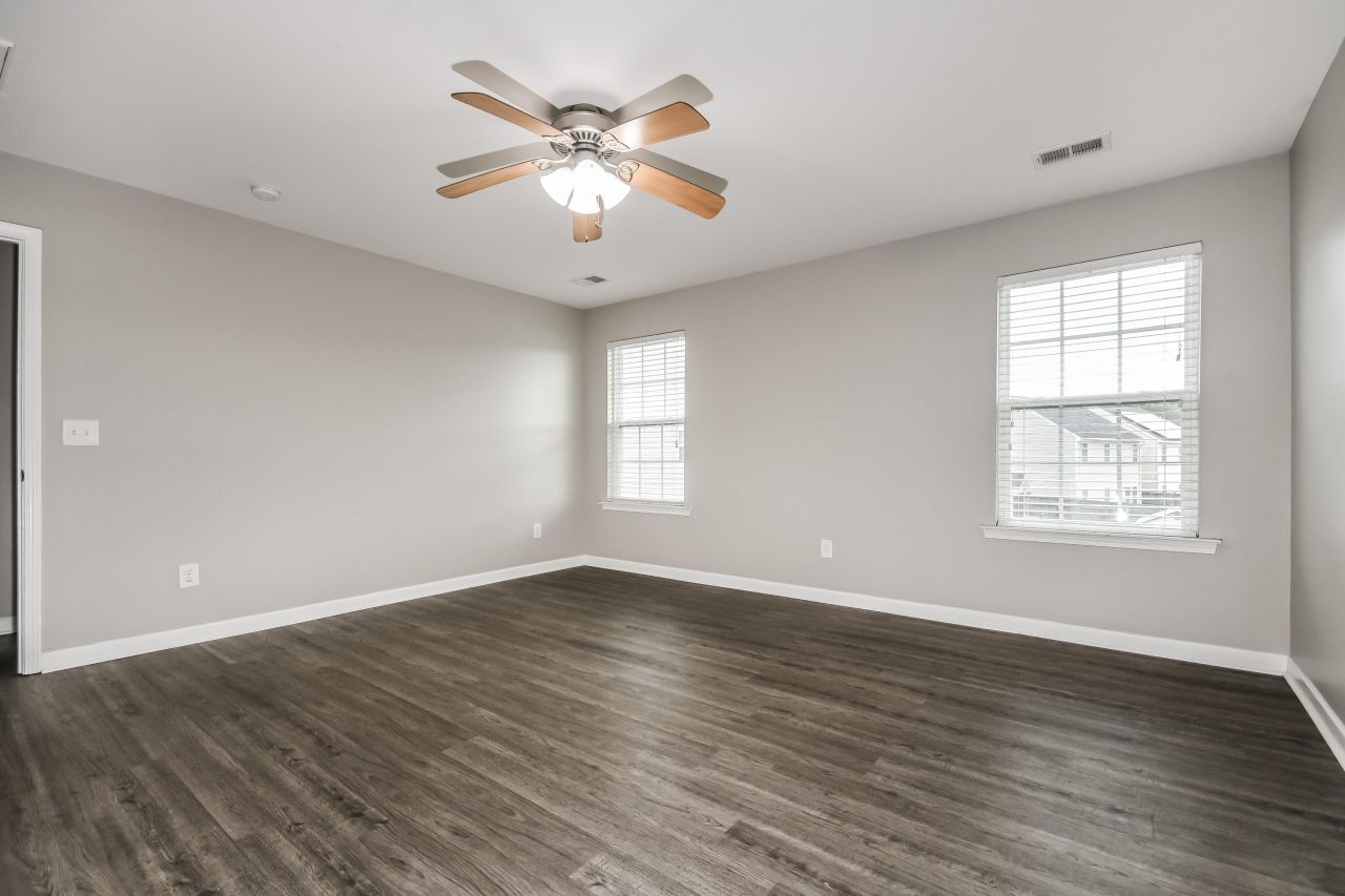 213 Longford Drive Photo 9