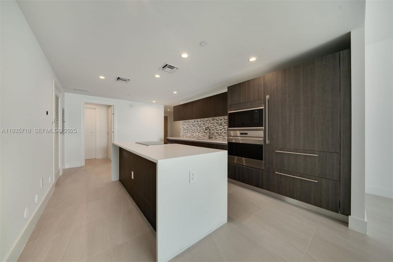 1150 102nd St , Unit 603, Bay Harbor Islands, FL 33154 Photo