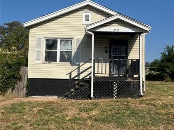 4527 Davison Avenue, St Louis, MO 63120