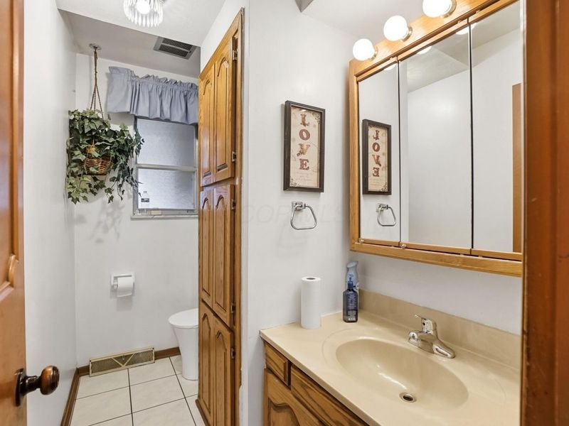 1638 Arrowood Lp N, Columbus, OH 43229 Photo 12