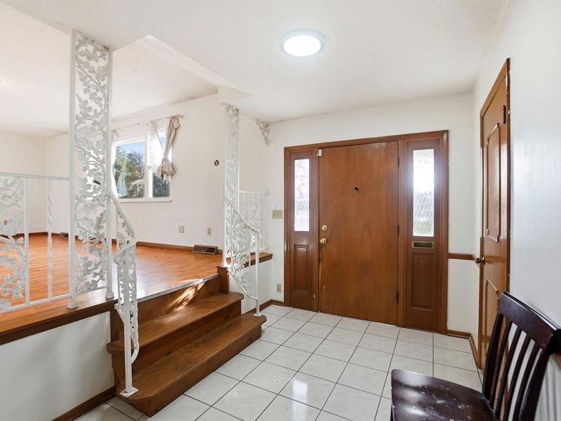 1638 Arrowood Lp N, Columbus, OH 43229 Photo 4