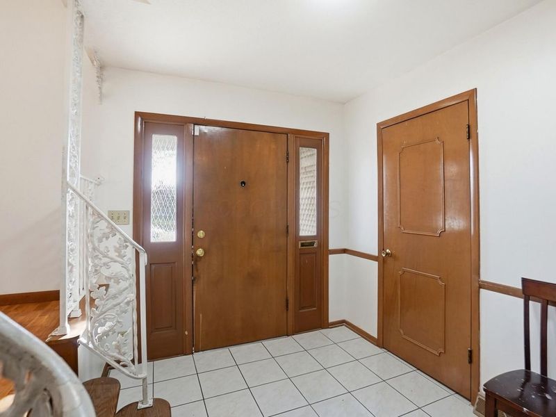 1638 Arrowood Lp N, Columbus, OH 43229 Photo 5