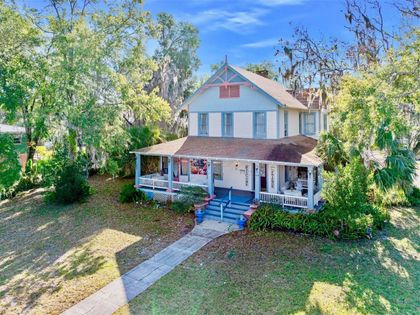 228 W HOWRY AVENUE Deland, FL 32720