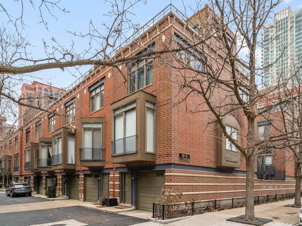 310 N Clinton Street, Unit E, Chicago, IL 60661