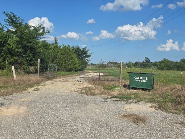 28761 Johnson Road, Maud, OK 74854