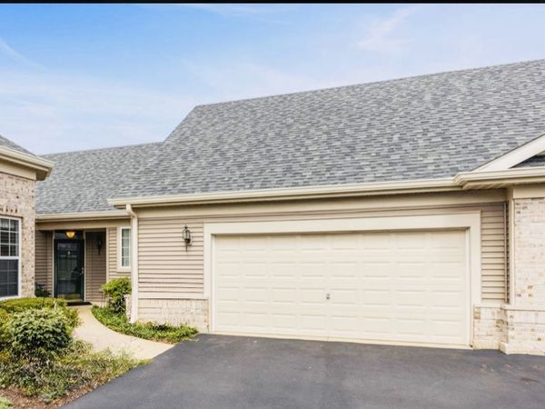 21546 Victory Lake Way, Crest Hill, IL 60403