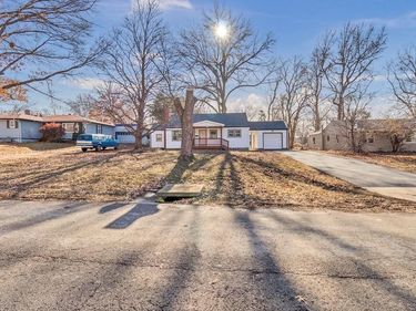 1223 W 32nd Street, Independence, MO 64055