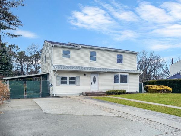 39 2nd Place, Central Islip, NY 11722