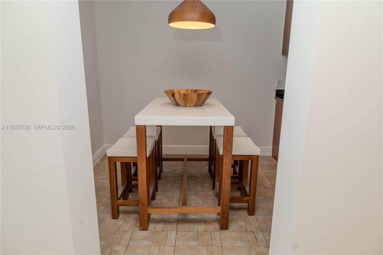 1800 S Ocean Dr, Unit 908, Hallandale Beach, FL 33009 Photo