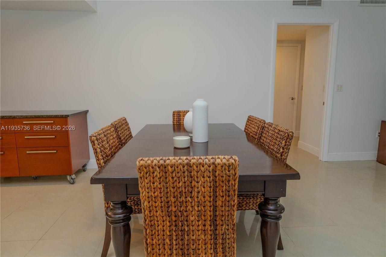 1800 S Ocean Dr, Unit 908, Hallandale Beach, FL 33009 Photo