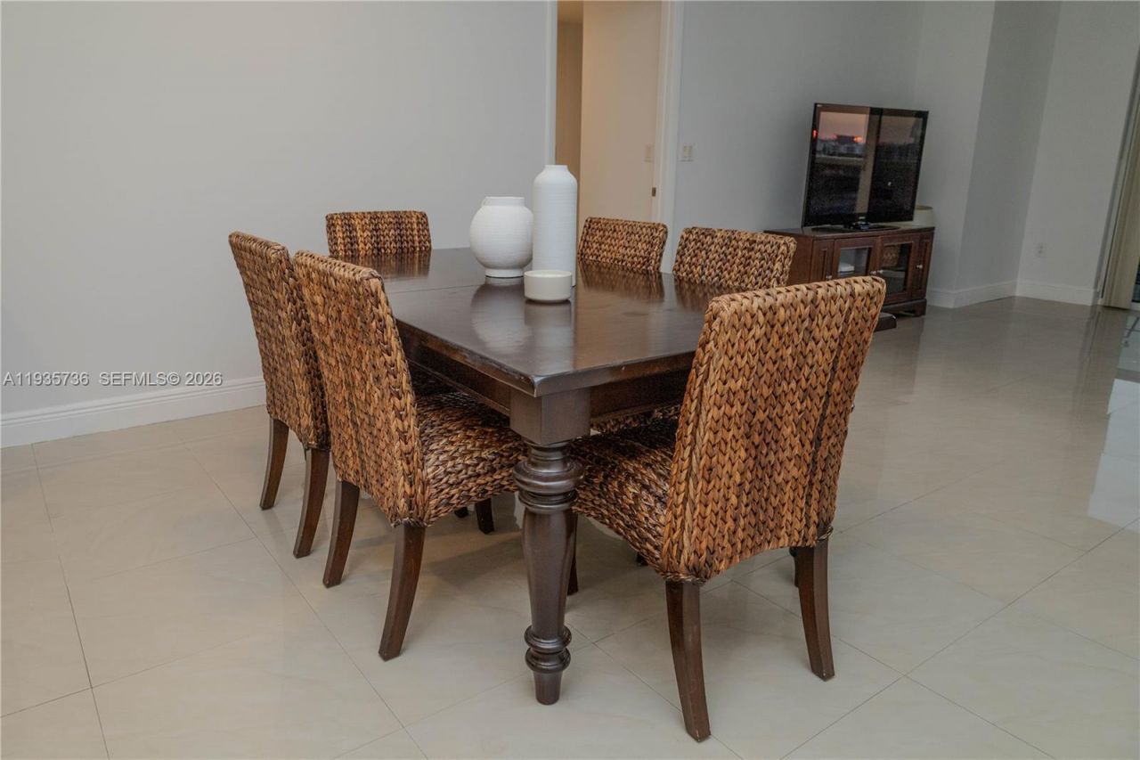 1800 S Ocean Dr, Unit 908, Hallandale Beach, FL 33009 Photo