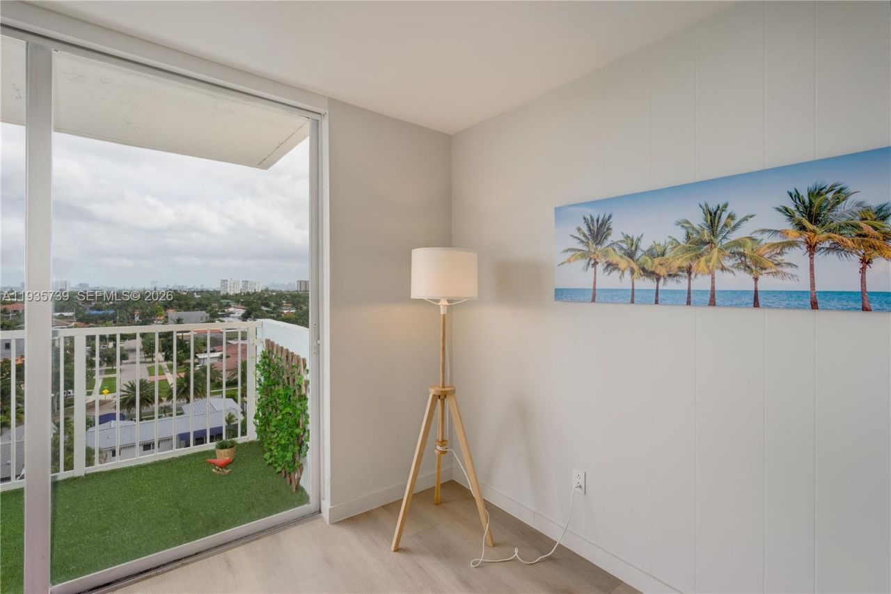 2000 NE 135th St, Unit 908, North Miami, FL 33181 Photo