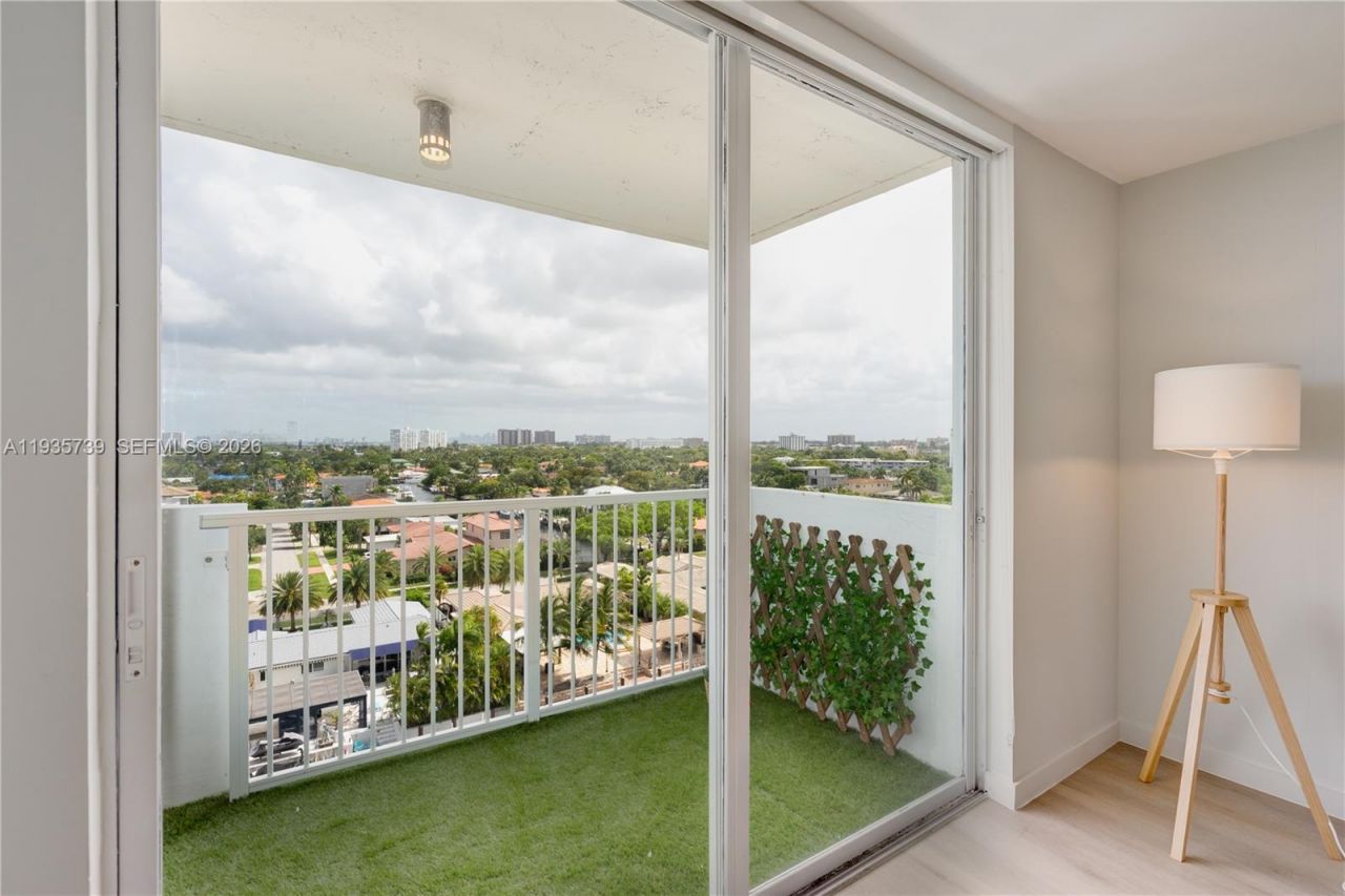 2000 NE 135th St, Unit 908, North Miami, FL 33181 Photo