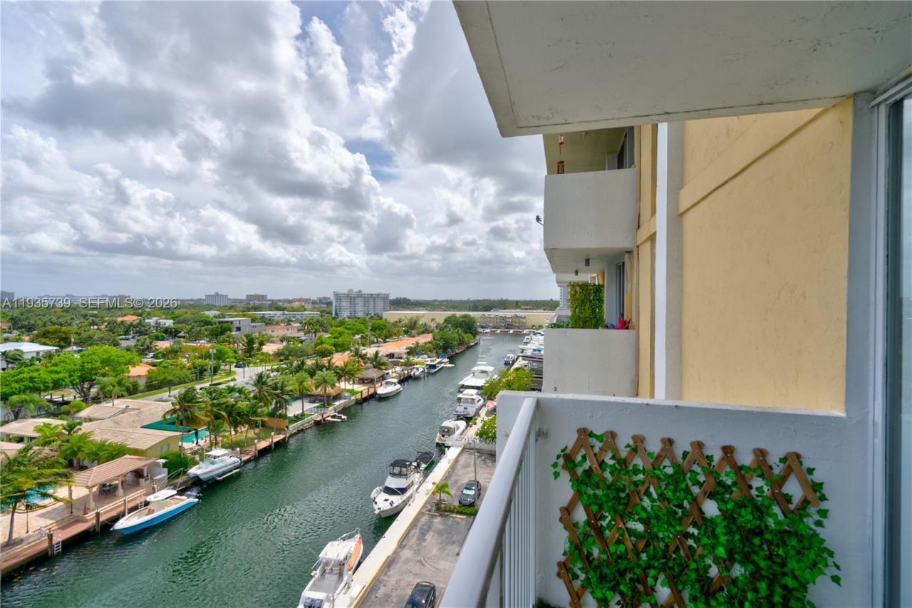 2000 NE 135th St, Unit 908, North Miami, FL 33181 Photo
