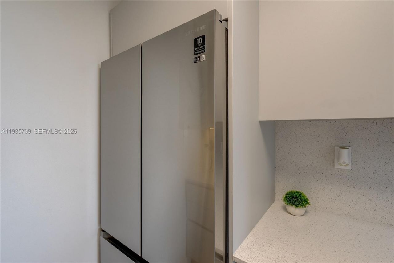 2000 NE 135th St, Unit 908, North Miami, FL 33181 Photo