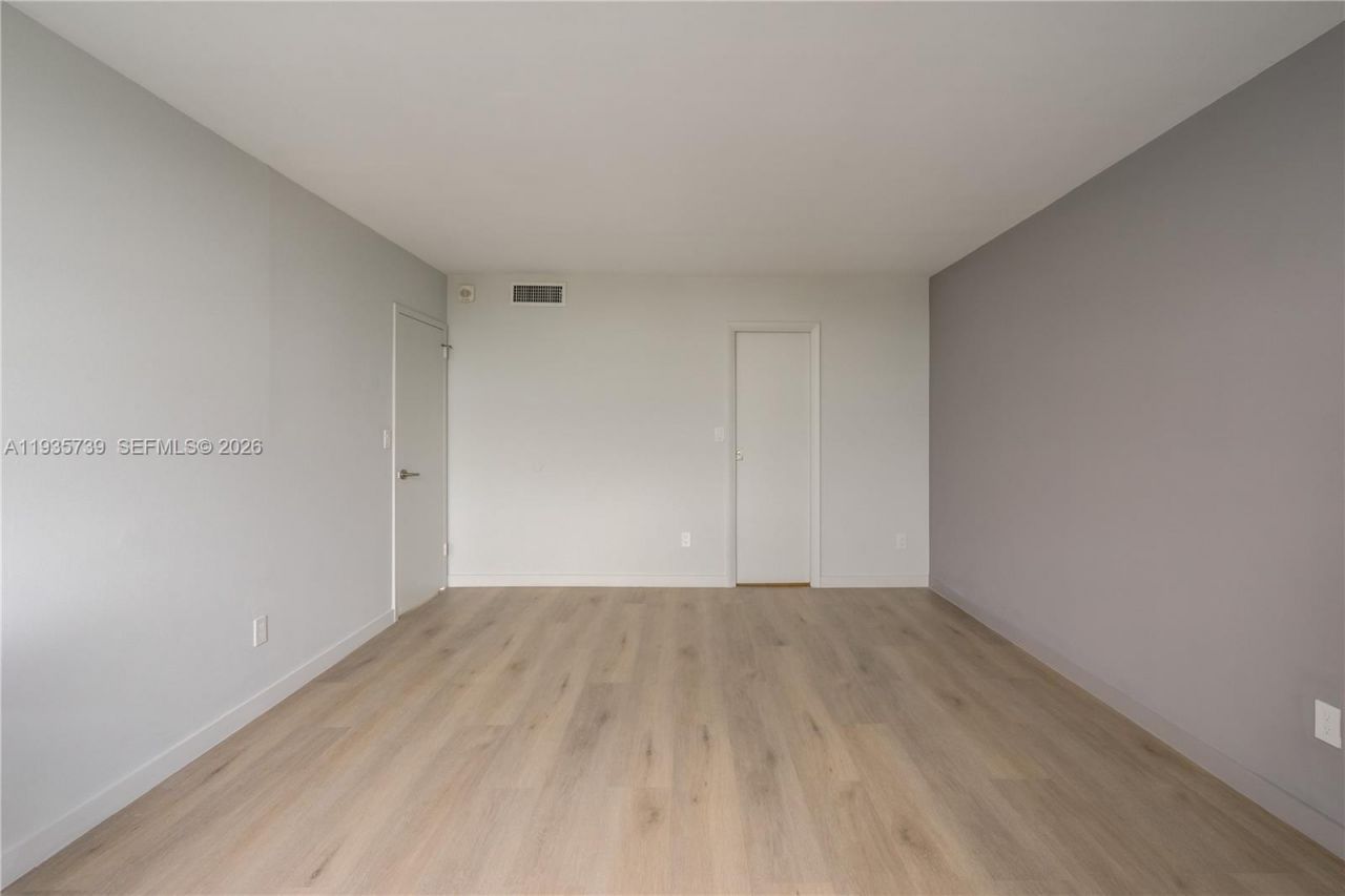 2000 NE 135th St, Unit 908, North Miami, FL 33181 Photo