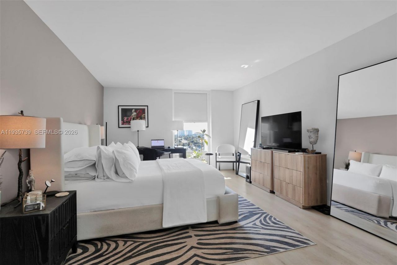 2000 NE 135th St, Unit 908, North Miami, FL 33181 Photo