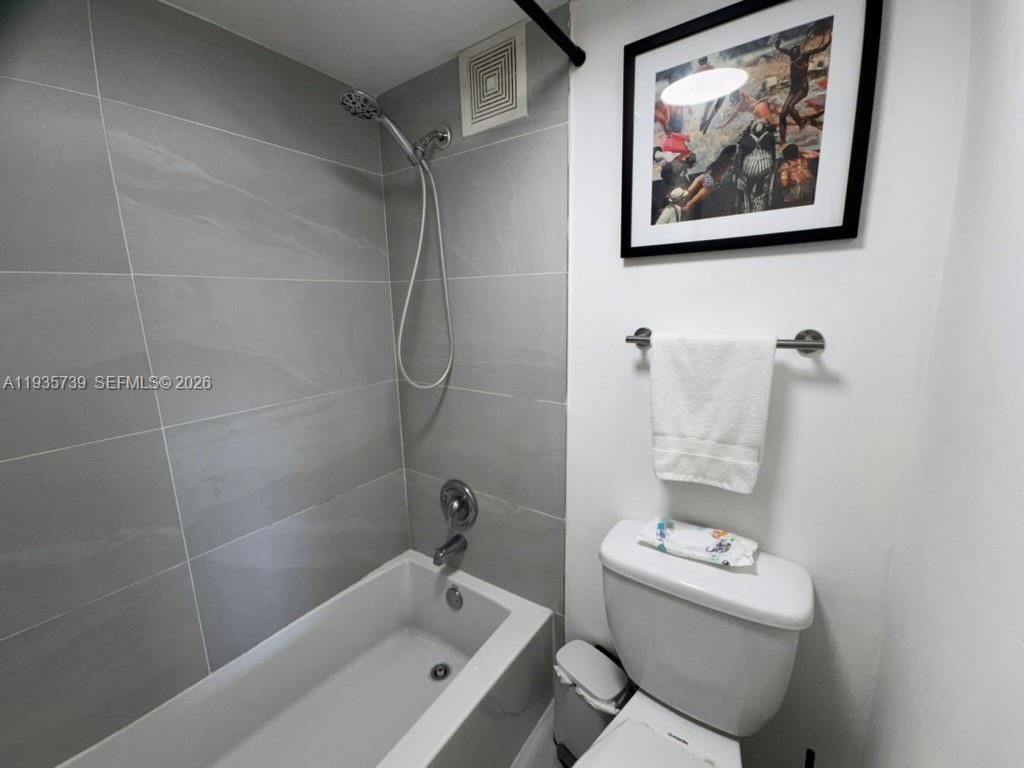 2000 NE 135th St, Unit 908, North Miami, FL 33181 Photo