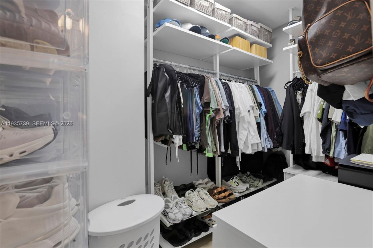 2000 NE 135th St, Unit 908, North Miami, FL 33181 Photo