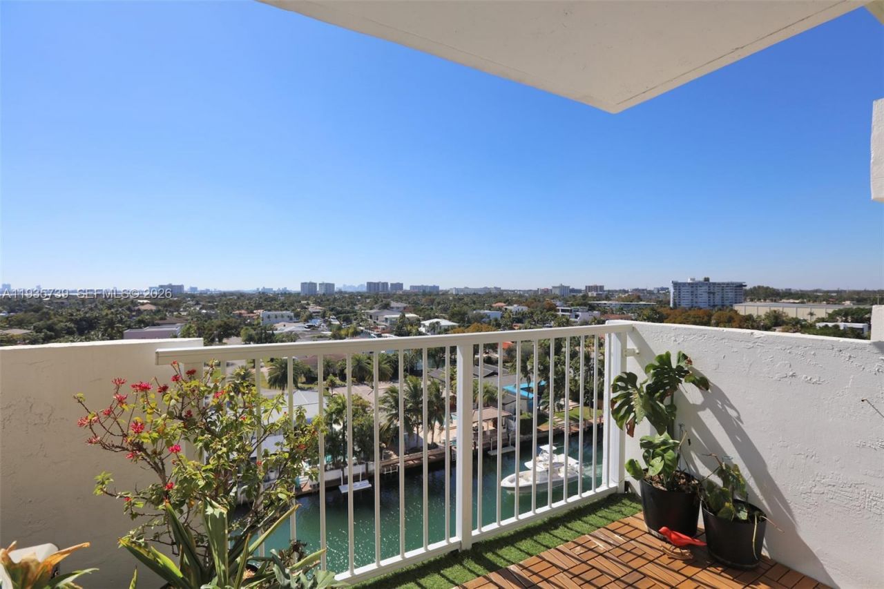 2000 NE 135th St, Unit 908, North Miami, FL 33181 Photo