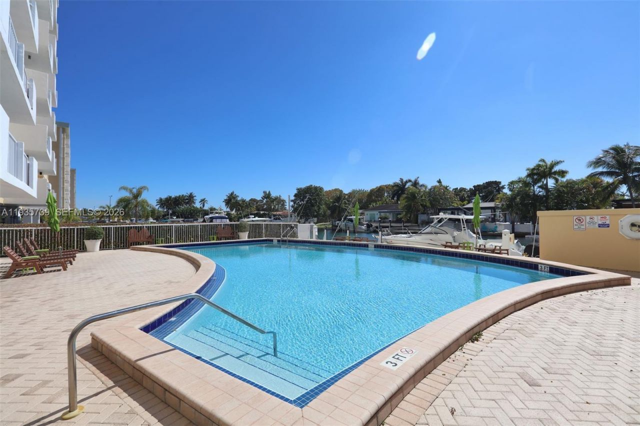 2000 NE 135th St, Unit 908, North Miami, FL 33181 Photo