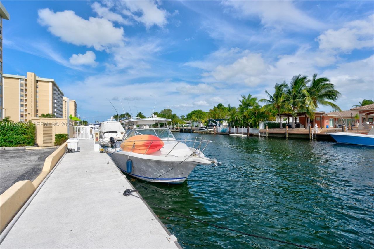 2000 NE 135th St, Unit 908, North Miami, FL 33181 Photo