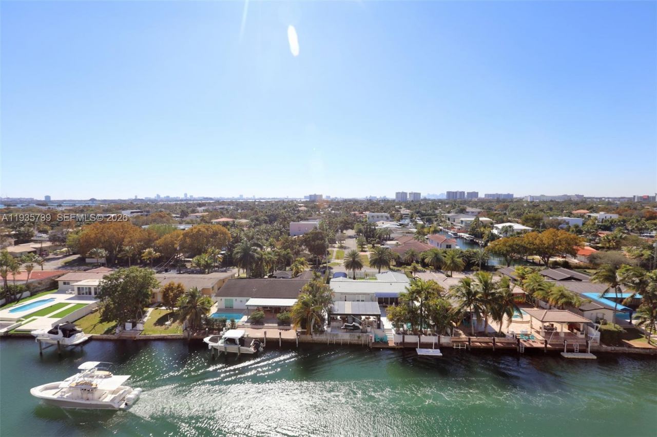 2000 NE 135th St, Unit 908, North Miami, FL 33181 Photo